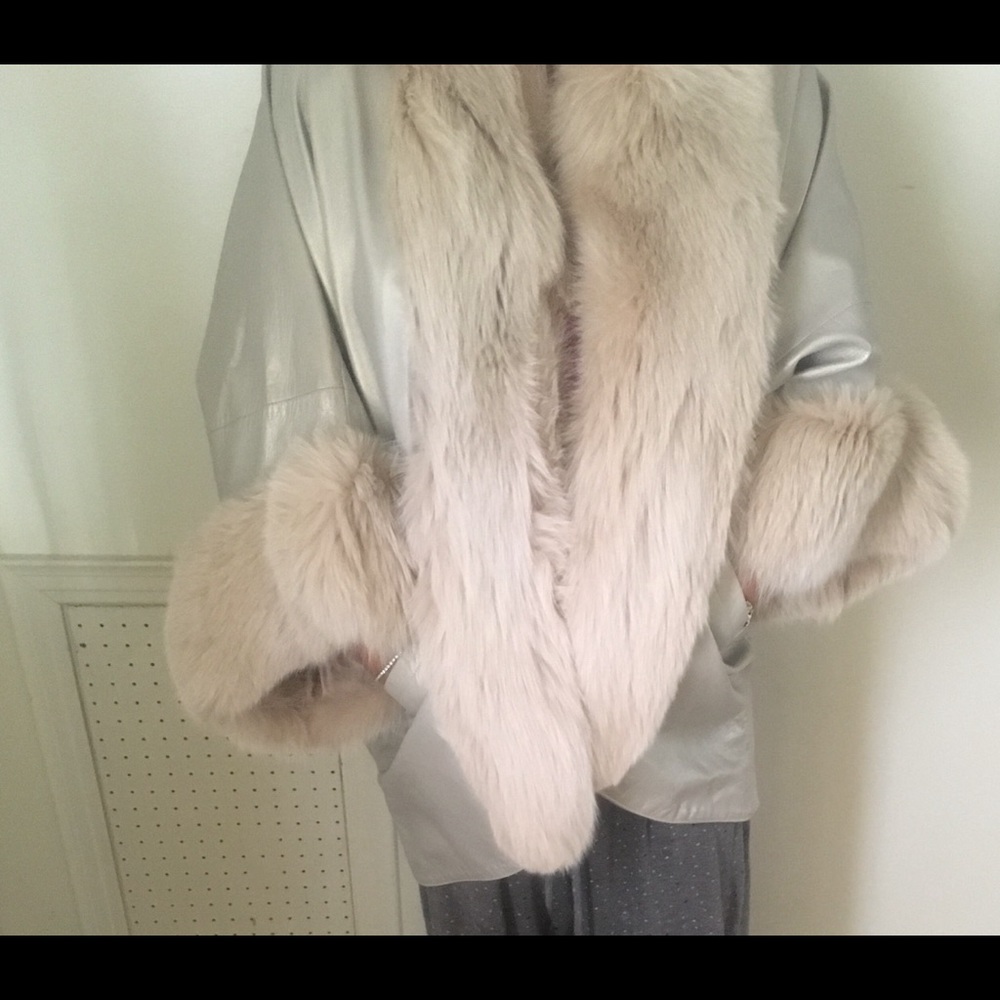 Lamb skin cape jacket with genuine fox fur collar